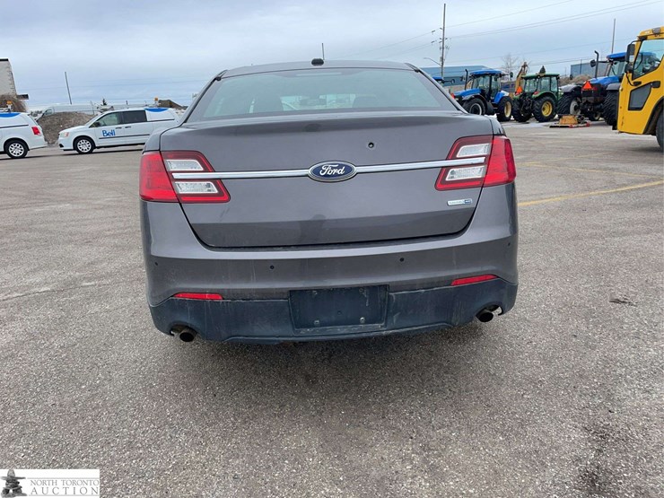 2015-ford-taurus-image-6