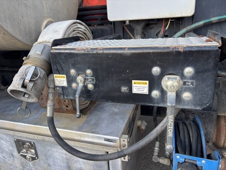 2009-vactor-2100-image-28