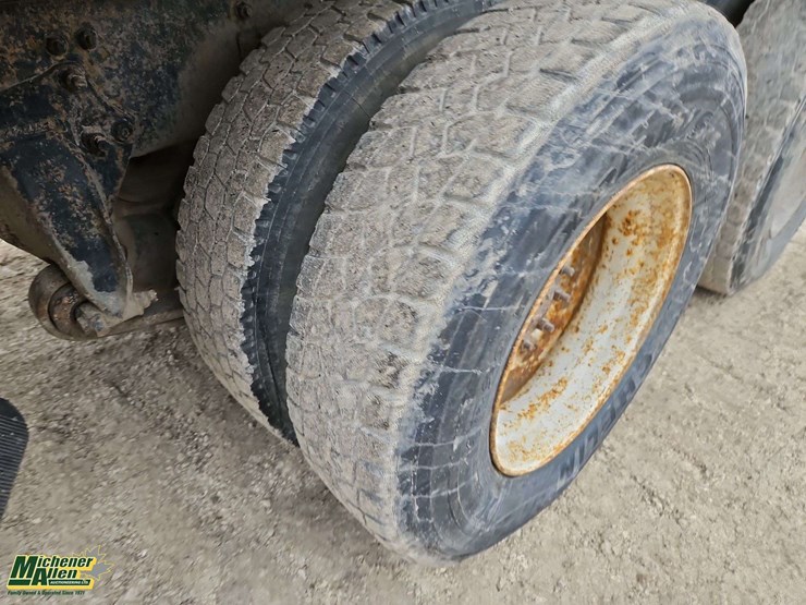 2004-freightliner-fl80-image-11