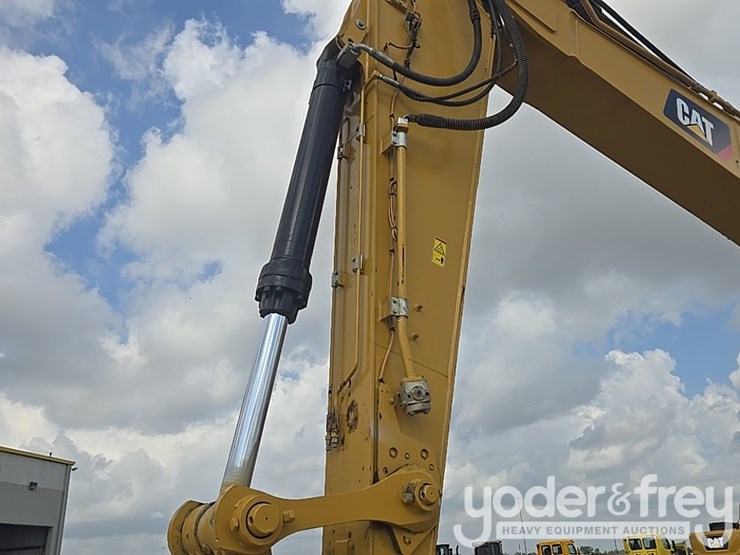 2019-caterpillar-336-image-31