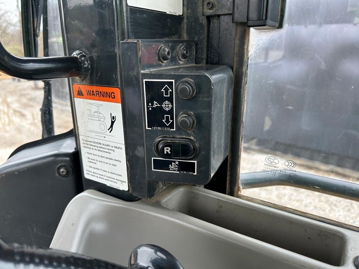 2017-komatsu-d51pxi-24-image-29