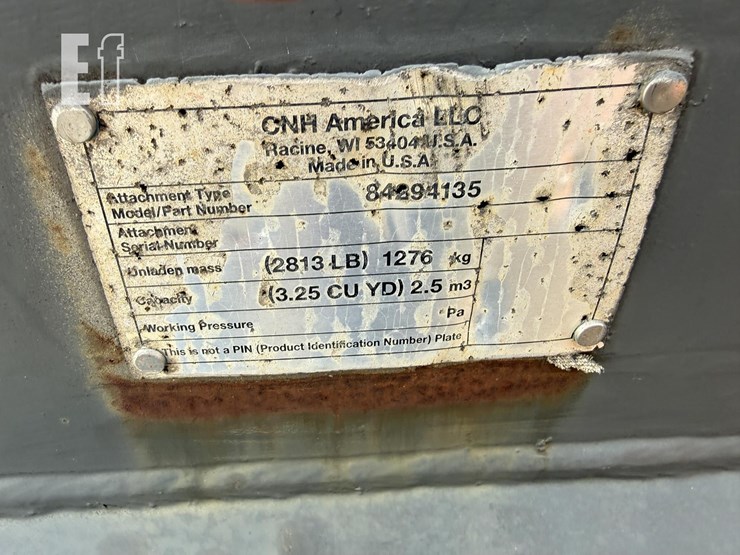 2010-case-721e-image-26