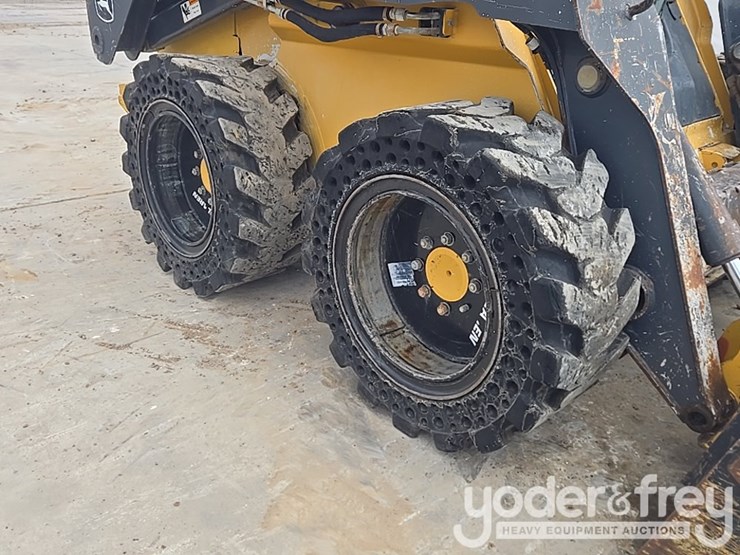 2011-deere-328d-image-13