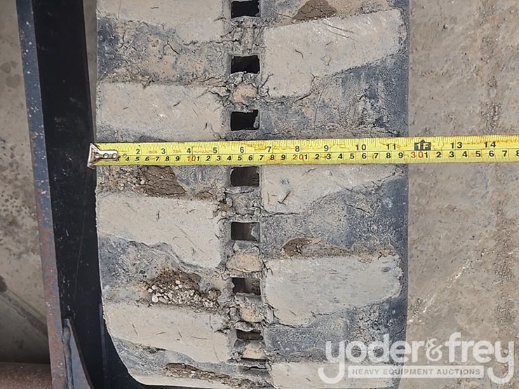 2022-deere-26g-image-21