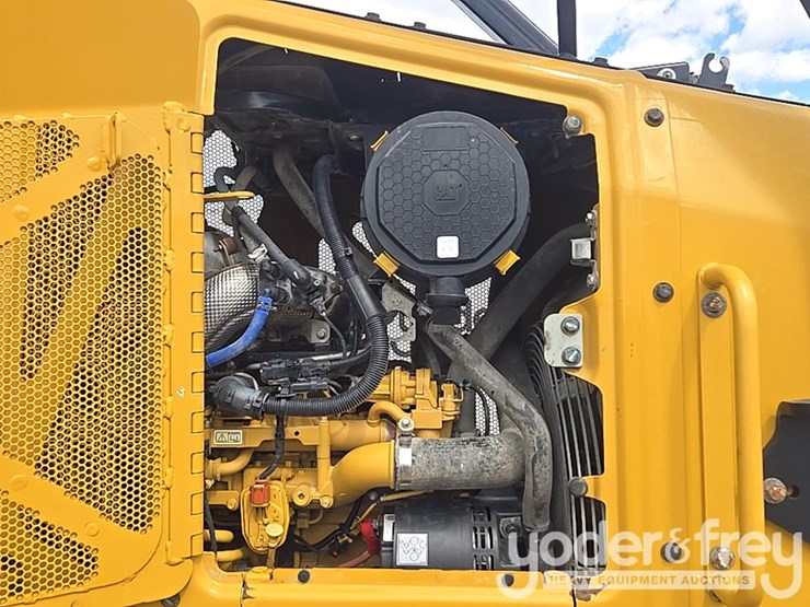 2021-caterpillar-d1-image-47