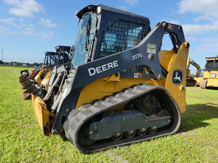 2022-deere-317g-image-1