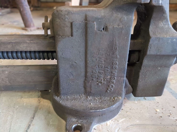 swivels-vise-image-2