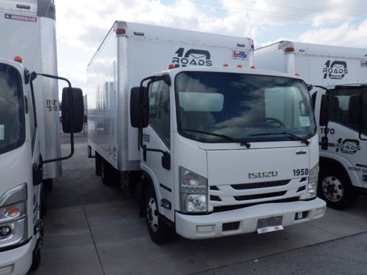 2016-isuzu-npr-hd-image-3