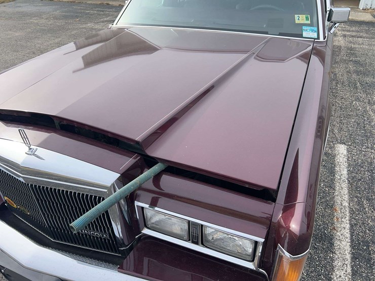 1989-lincoln-town-car-image-13