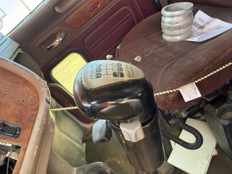 2006-peterbilt-379-image-10