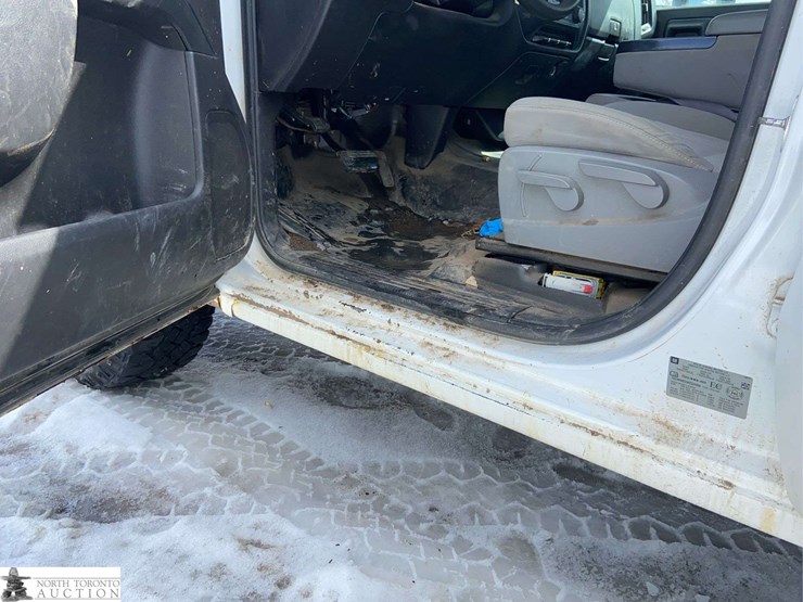 2017-chevrolet-silverado-1500-image-30