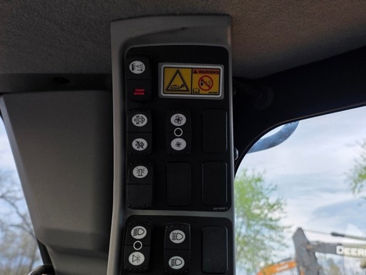 2020-caterpillar-140-image-78