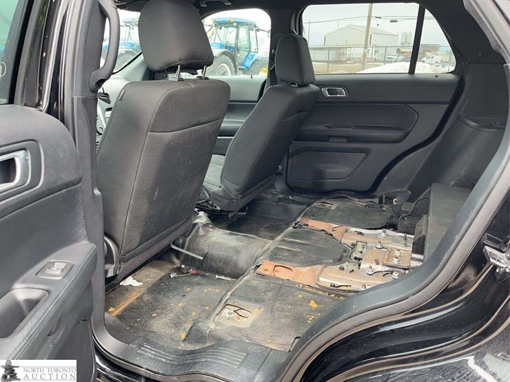 2017-ford-explorer-image-15