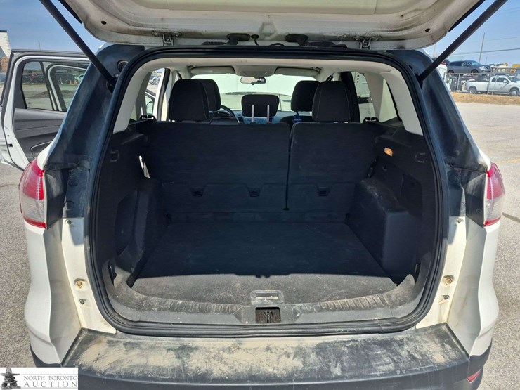 2013-ford-escape-image-24