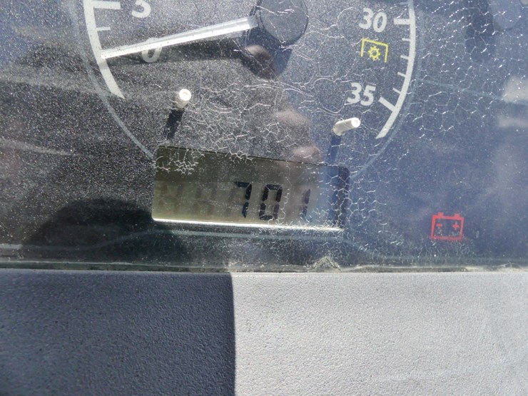 2025-john-deere-2025r-image-13