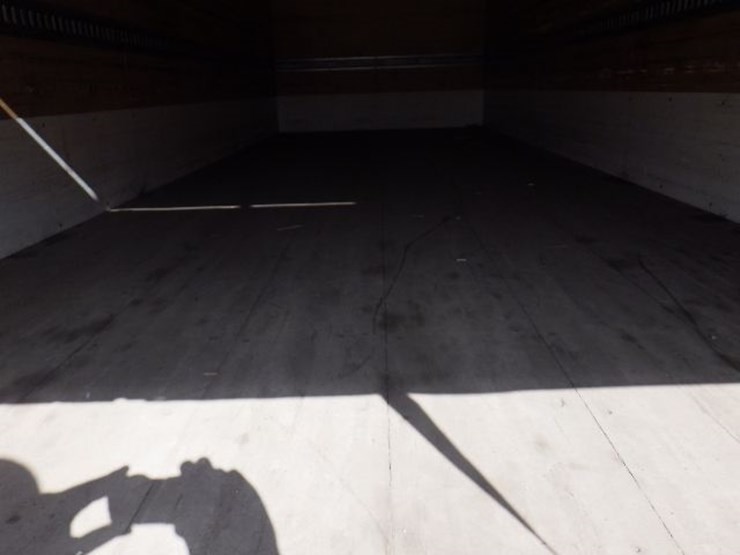 2019-freightliner-m2-106-image-8