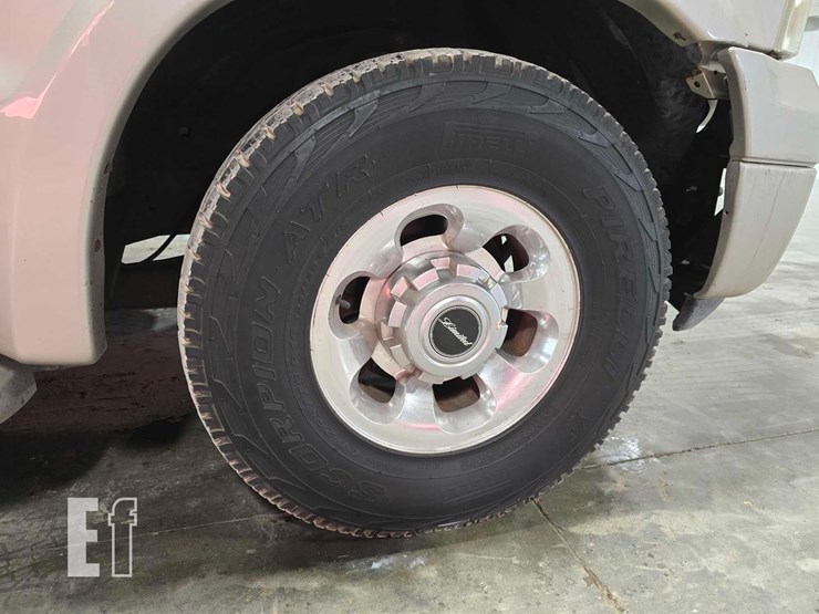 2005-ford-excursion-image-23