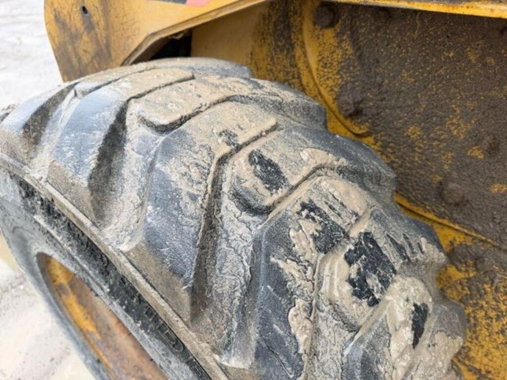 2009-caterpillar-232b2-image-33