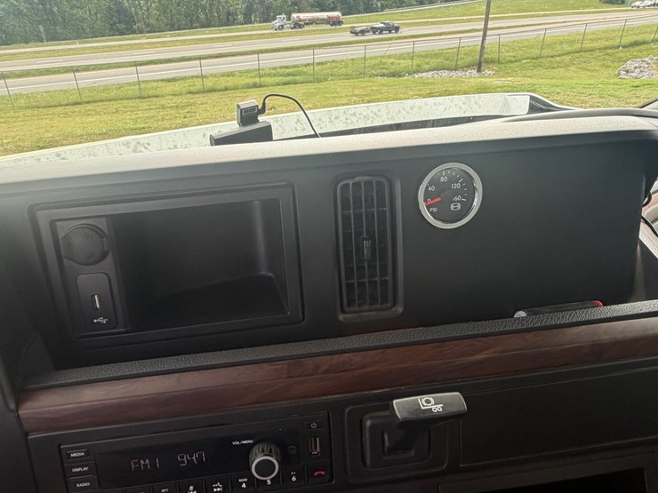 2024-international-hx620-image-39