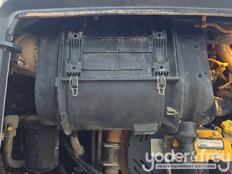 2022-deere-260e-image-80