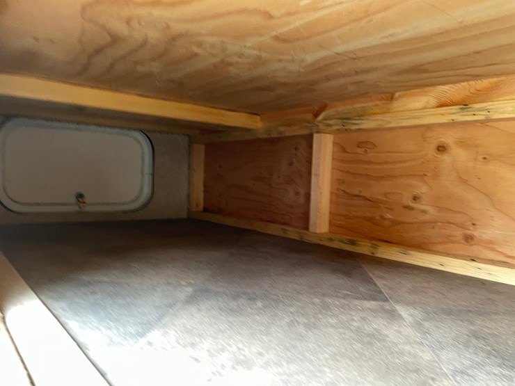 #201-•-2014-palomino-puma-253-fbs-27'-fifth-wheel-camper-(has-wi-title)-image-30