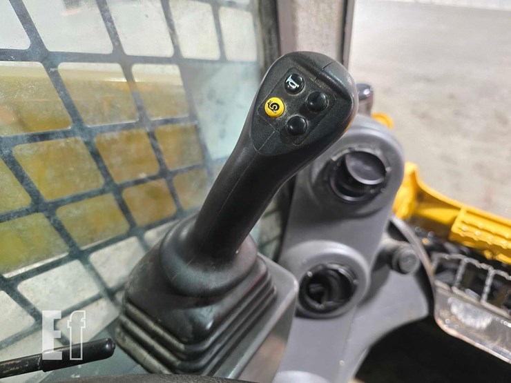 2022-caterpillar-262d3-image-14