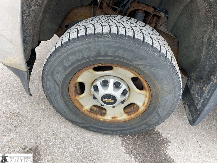 2015-chevrolet-silverado-2500hd-image-27