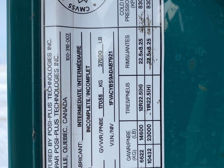 2010-freightliner-m2-106-image-56