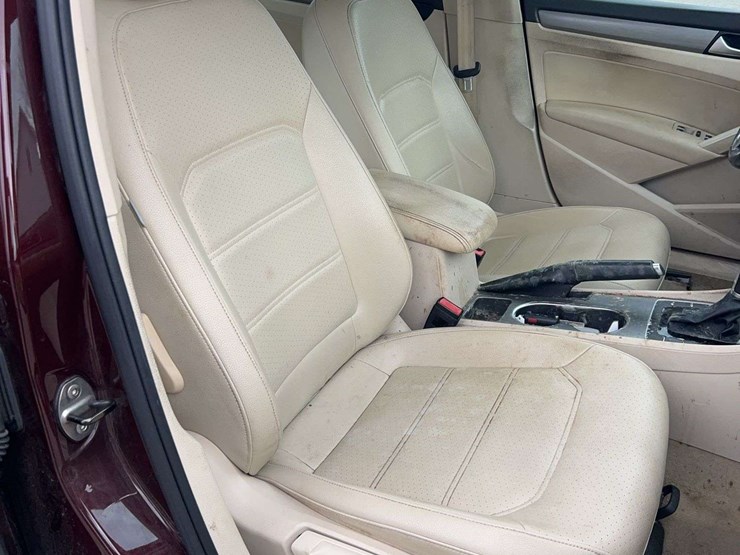 2014-volkswagen-passat-tdi-image-65