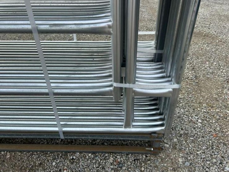 qty-of-(14)-10-ft-powder-coated-corral-panels-gate-image-6