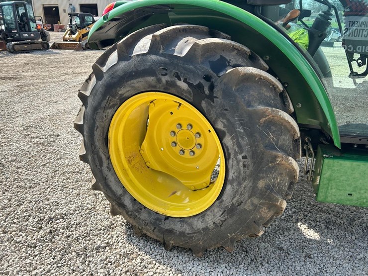 2021-john-deere-5075e-image-12