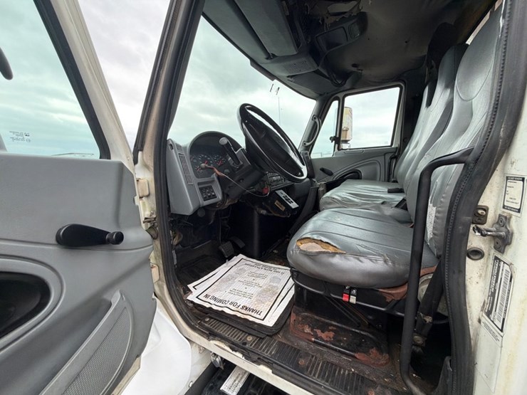 2004-international-7400-image-10