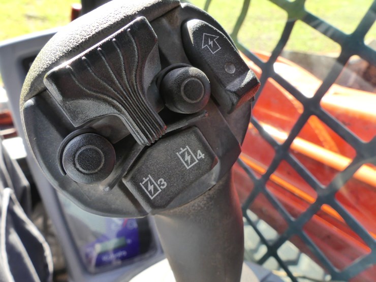 kubota-svl97-2-image-13