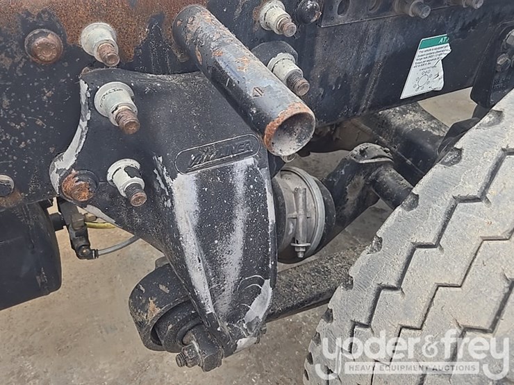 2011-freightliner-cascadia-125-image-22