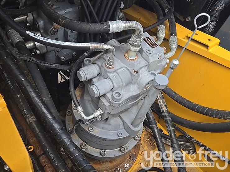 2017-deere-210g-lc-image-99