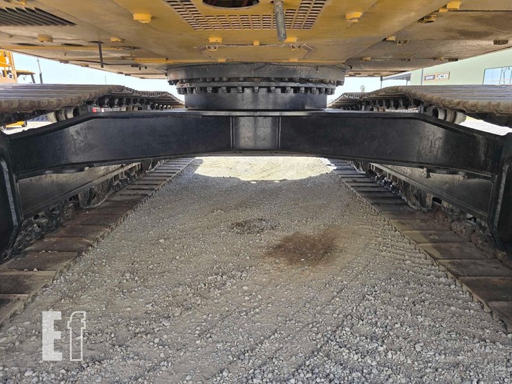 2020-caterpillar-326-image-29