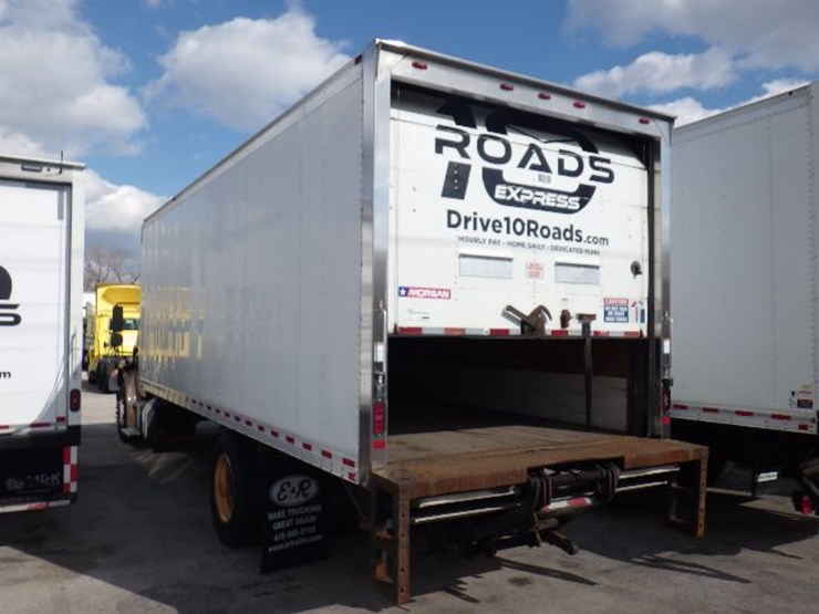 2019-freightliner-m2-106-image-10