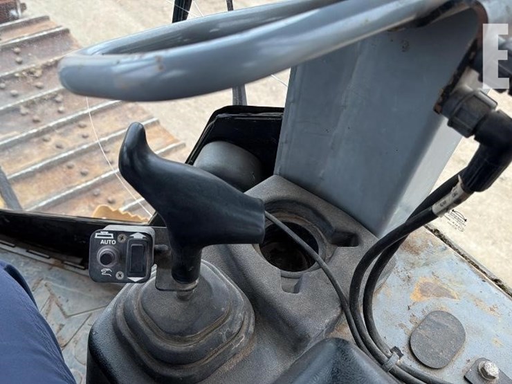 2005-caterpillar-d5g-lgp-image-9