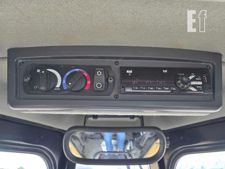 2019-caterpillar-d6-xe-lgp-image-25