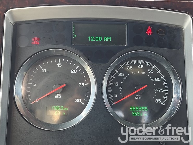 2014-kenworth-t880-image-142