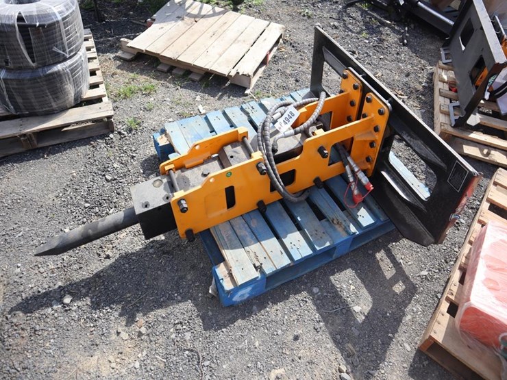 future-skid-steer-breaker-image-2