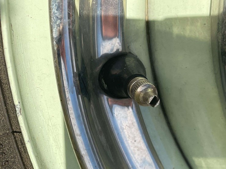 1953-ford-customline-sedan-image-17