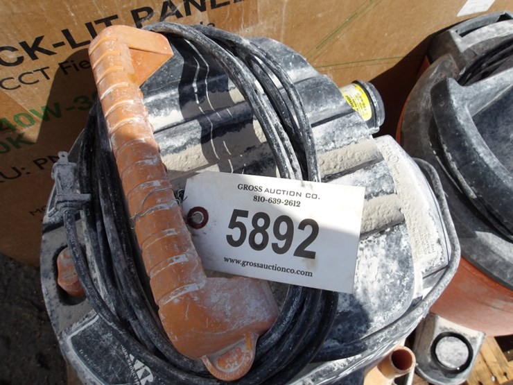 #5892-•-(2)-shop-vacs-image-3