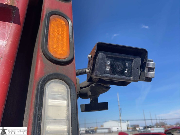 2016-freightliner-108sd-image-28