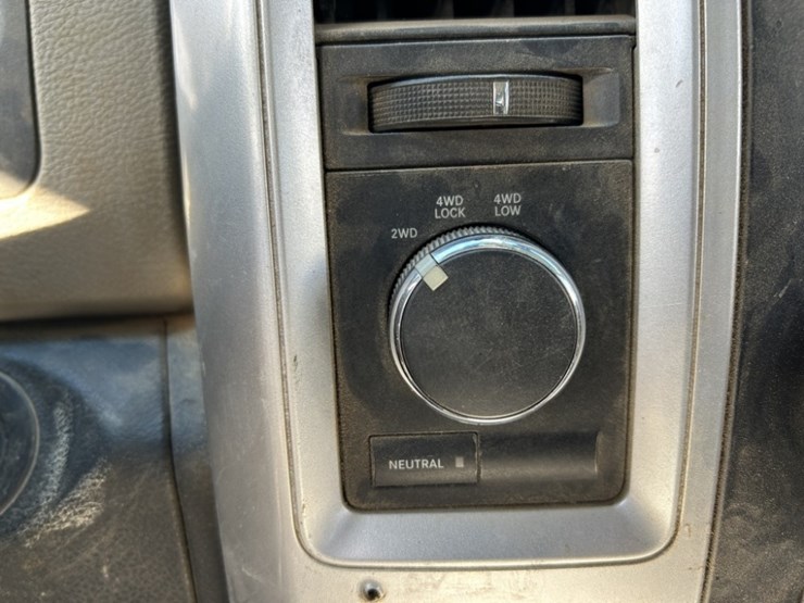 2010-dodge-ram-3500-image-24