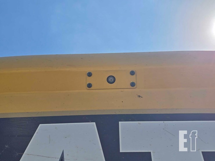 2020-caterpillar-323-image-24