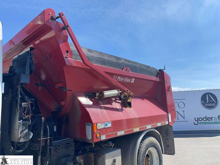 2016-freightliner-108sd-image-23