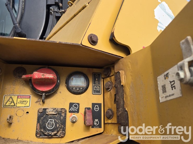 2019-caterpillar-d6-lgp-image-44