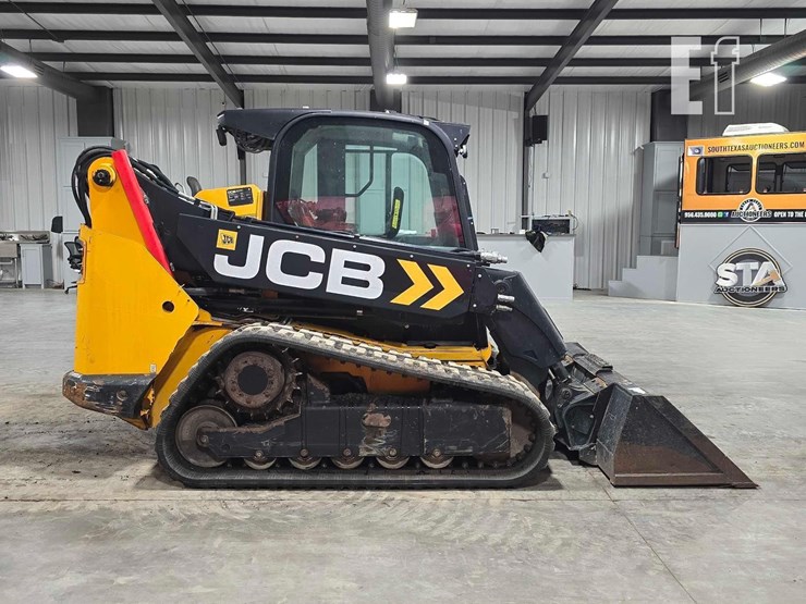 2022-jcb-3ts-8t-image-6