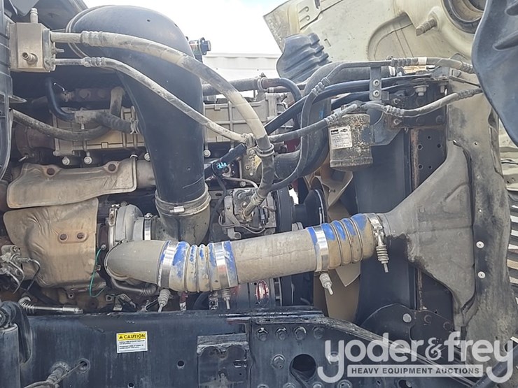 2011-freightliner-cascadia-125-image-64